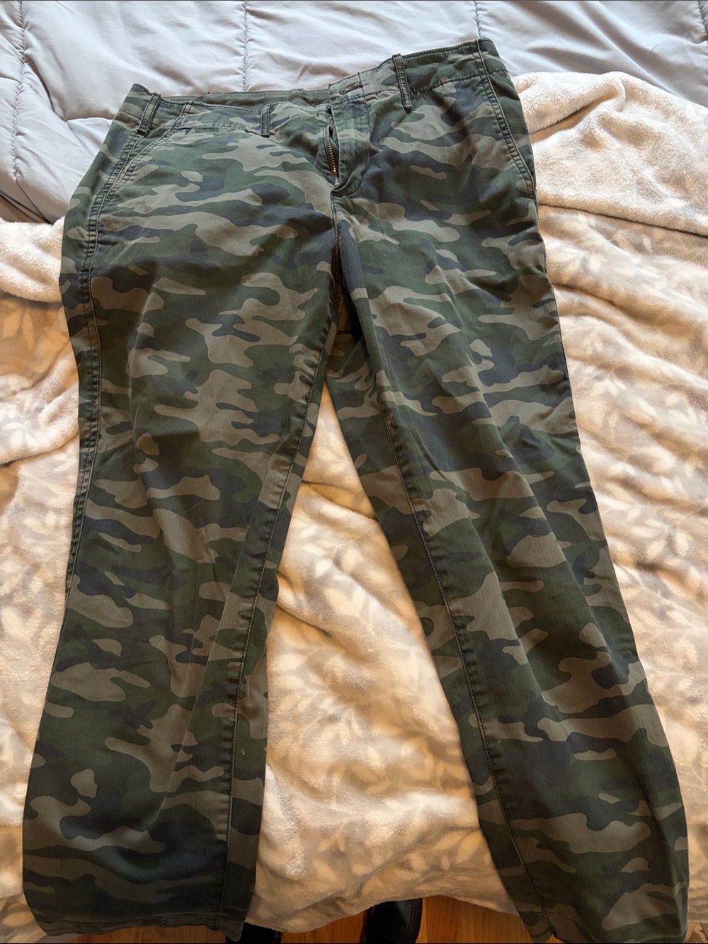 GAP Women's Camouflage Straight-Leg Utility Pants - Olive Green